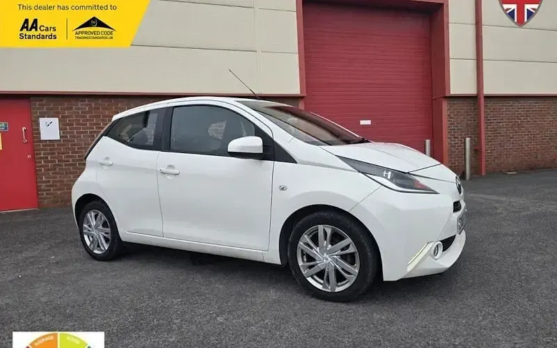 Used Toyota Aygo x-press 69 HP (50 kW) 2015 Hatchback
