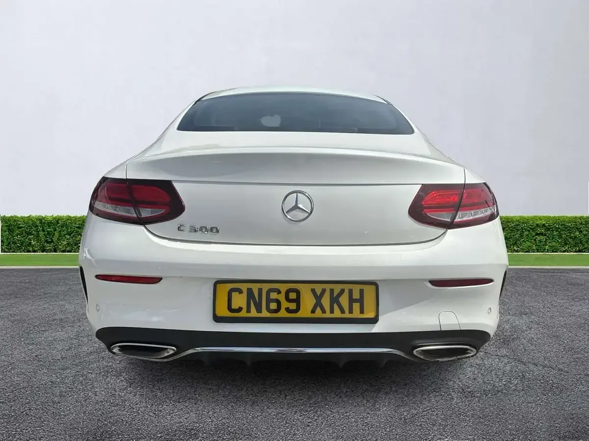 Used Mercedes C300 AMG Line Premium 258 HP (189 kW) 2019 White Coupe