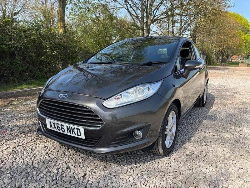 Used Ford Fiesta Zetec 82 HP (60 kW) 2017 Grey Hatchback