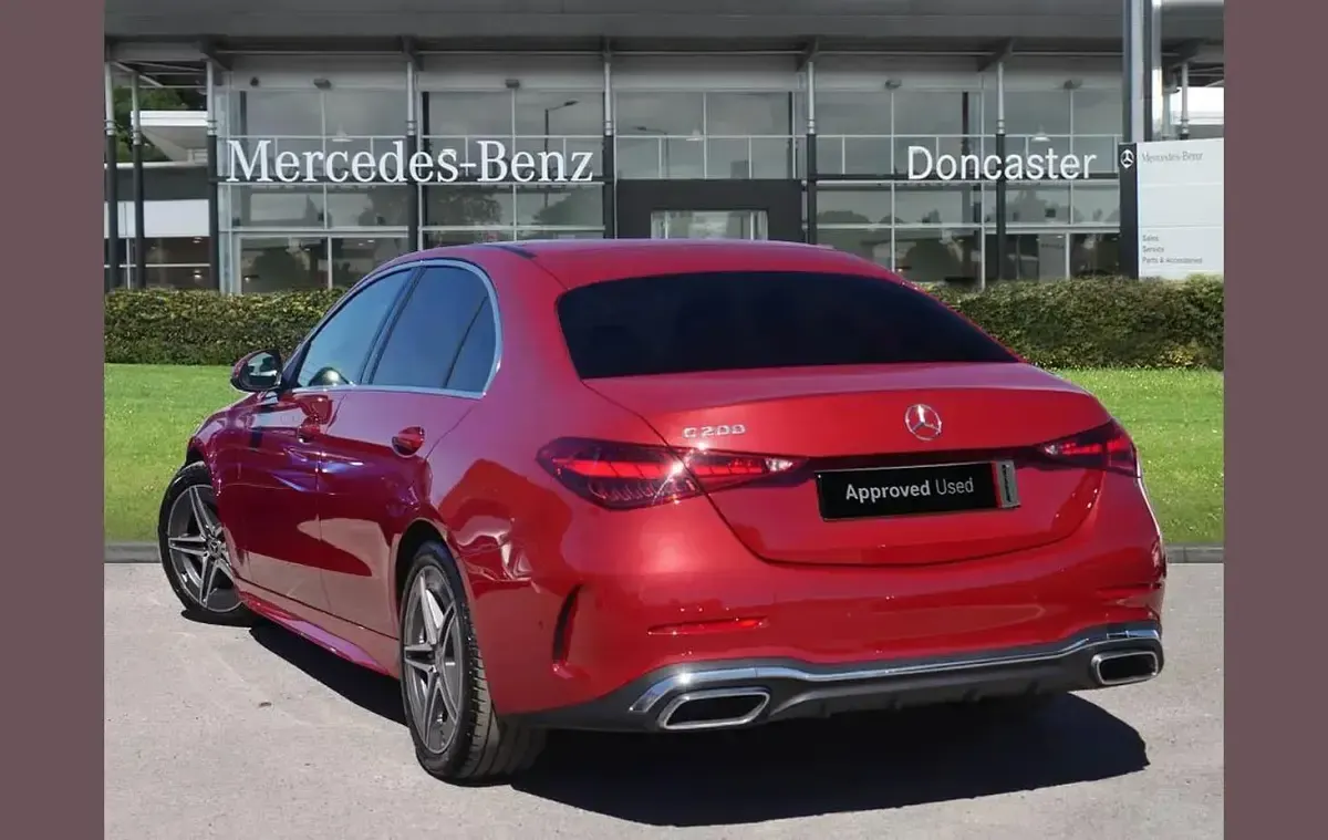 Usado Mercedes C200 AMG line 200 HP (147 kW) 2025 Vermelho Sedan