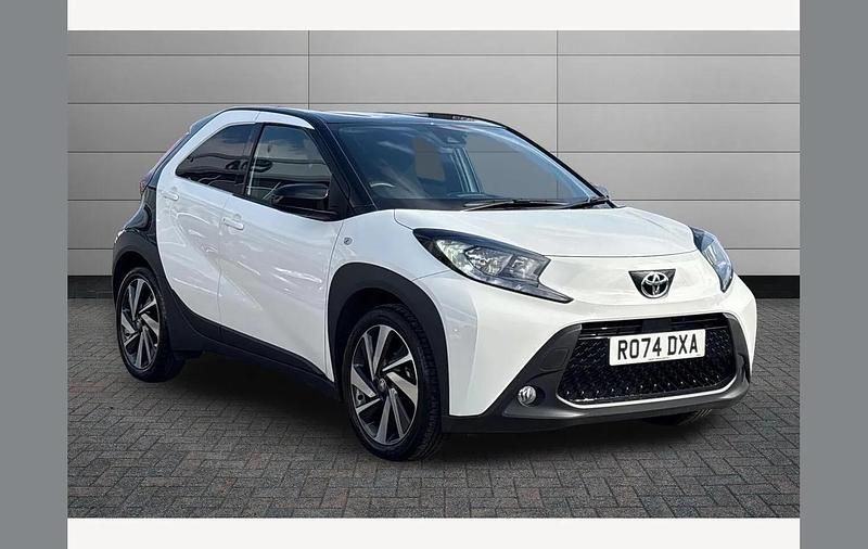 Used Toyota Aygo X 72 HP (52 kW) 2024 White SUV