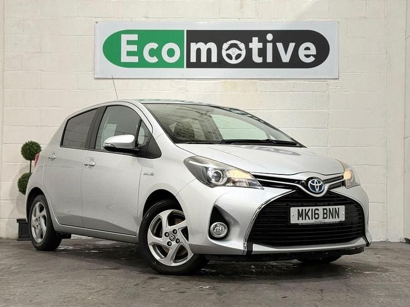 Silver Used 2016 Toyota Yaris Hybrid Hatchback | £8,495 (Fair price) - Image 1/4