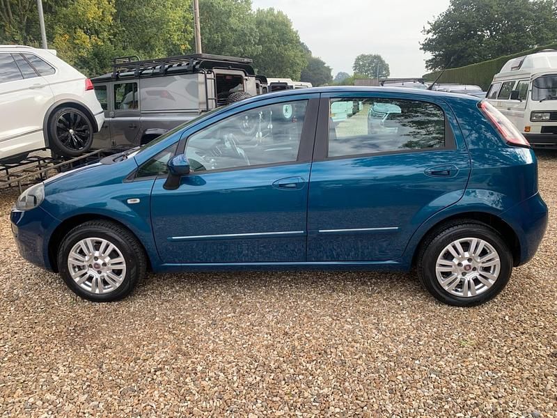 Used Fiat Punto Easy 77 HP (56 kW) 2012 Blue Hatchback