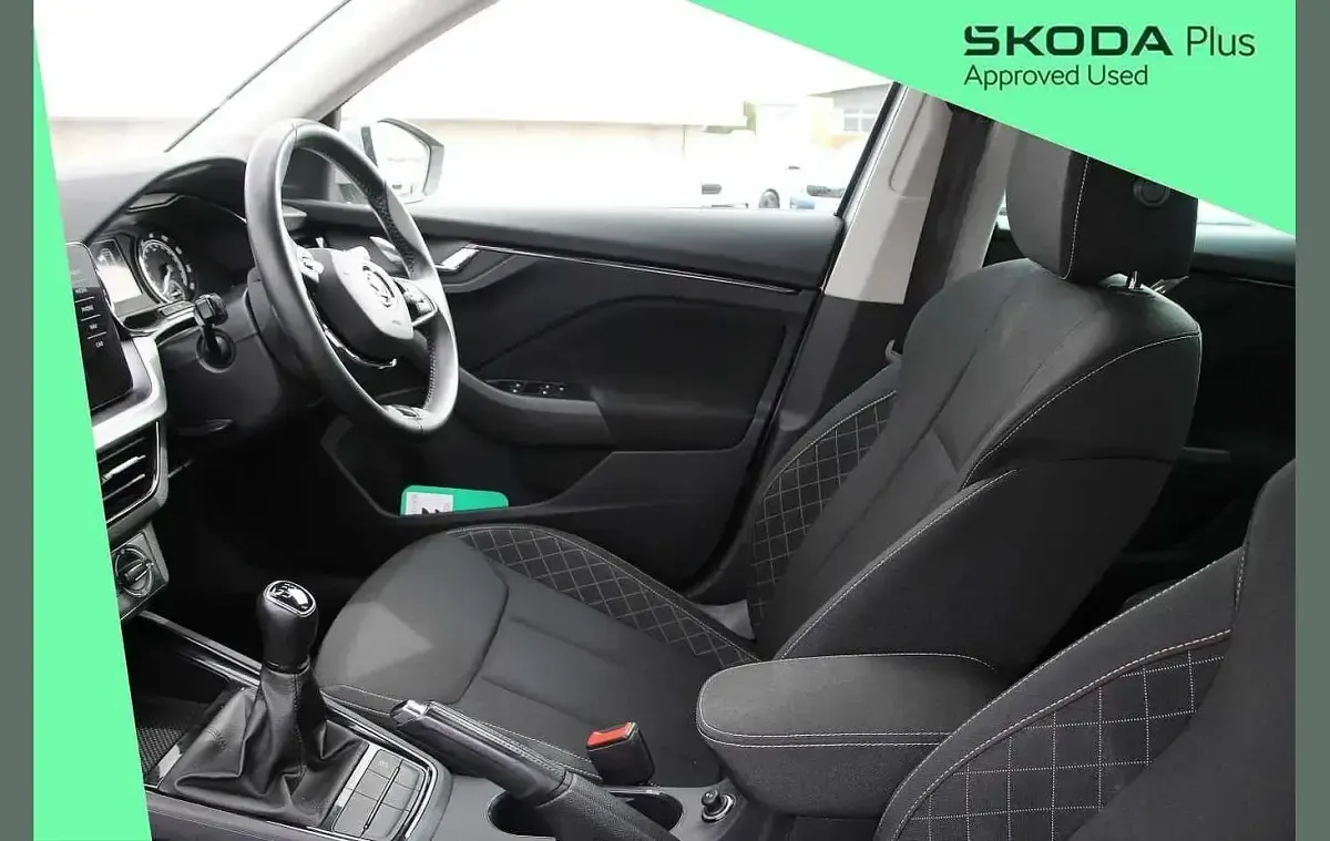 Used Skoda Kamiq SE Drive 94 HP (69 kW) 2023 Brilliant silver metallic SUV