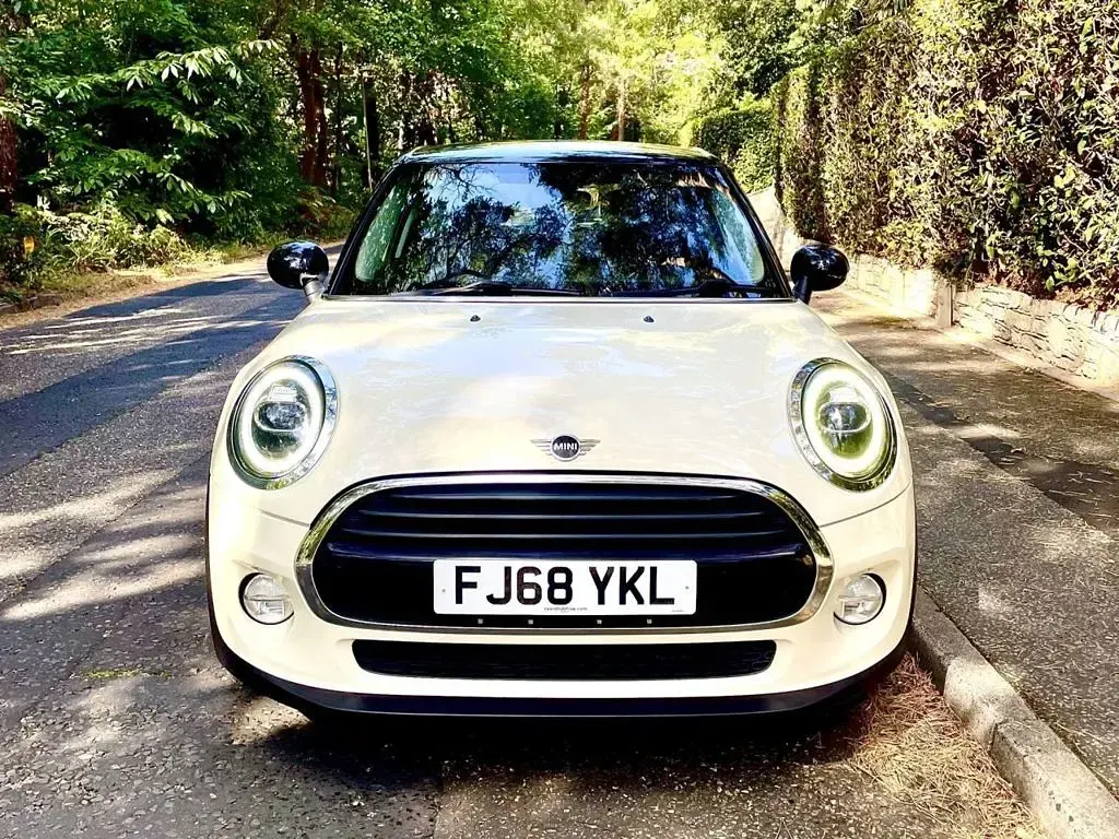 Used Mini Cooper Classic 136 HP (100 kW) 2018 White Hatchback