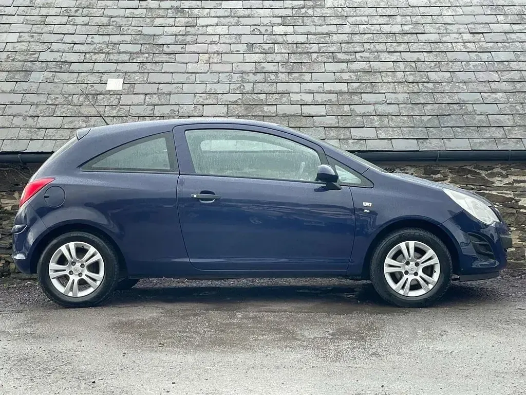 Używany Vauxhall Corsa S 2013 Niebieski Hatchback