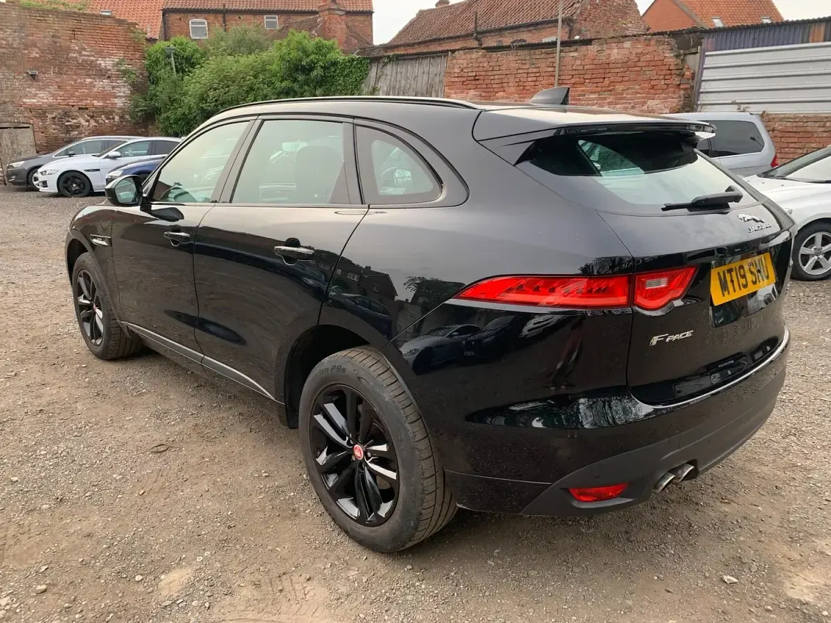 Used Jaguar F-Pace R-Sport 180 HP (132 kW) 2019 Black SUV