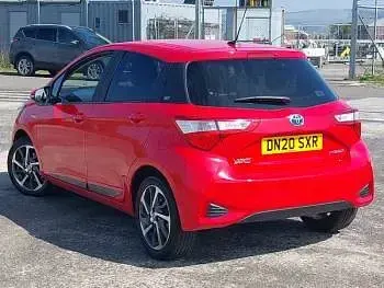 Used Toyota Yaris 100 HP (73 kW) 2020 Red Hatchback