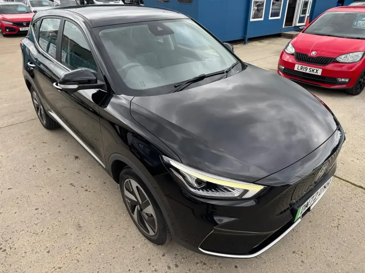 Usado MG ZS SE 114 kW (156 HP) 2022 Preto SUV