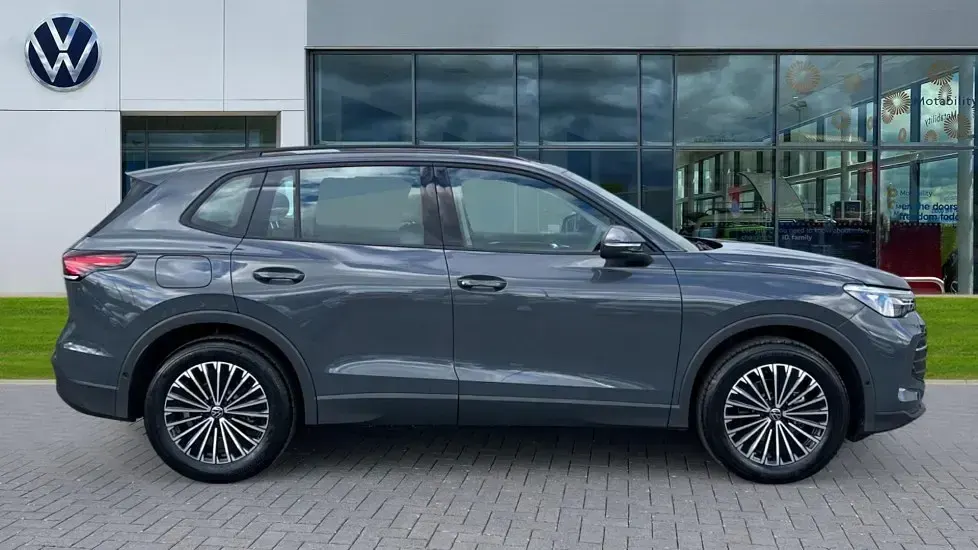 New VW Tiguan Life 130 HP (95 kW) 2026 Dolphin grey metallic SUV