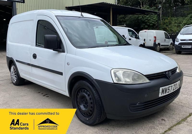 White Used 2008 Vauxhall Combo Van | £1,295 (Fair price) - Image 1/2