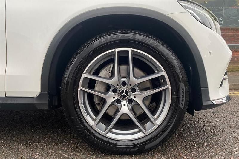 Used Mercedes GLC220 AMG line 170 HP (125 kW) 2017 Polar white Estate