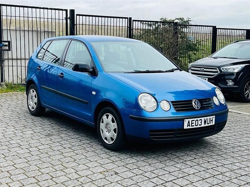 Begagnad VW Polo S 75 HK (55 kW) 2003 Blå Halvkombi