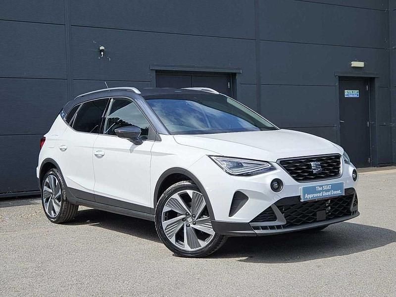 White New 2025 Seat Arona FR Sport SUV | £19,790 (A bit pricey) - Image 1/4