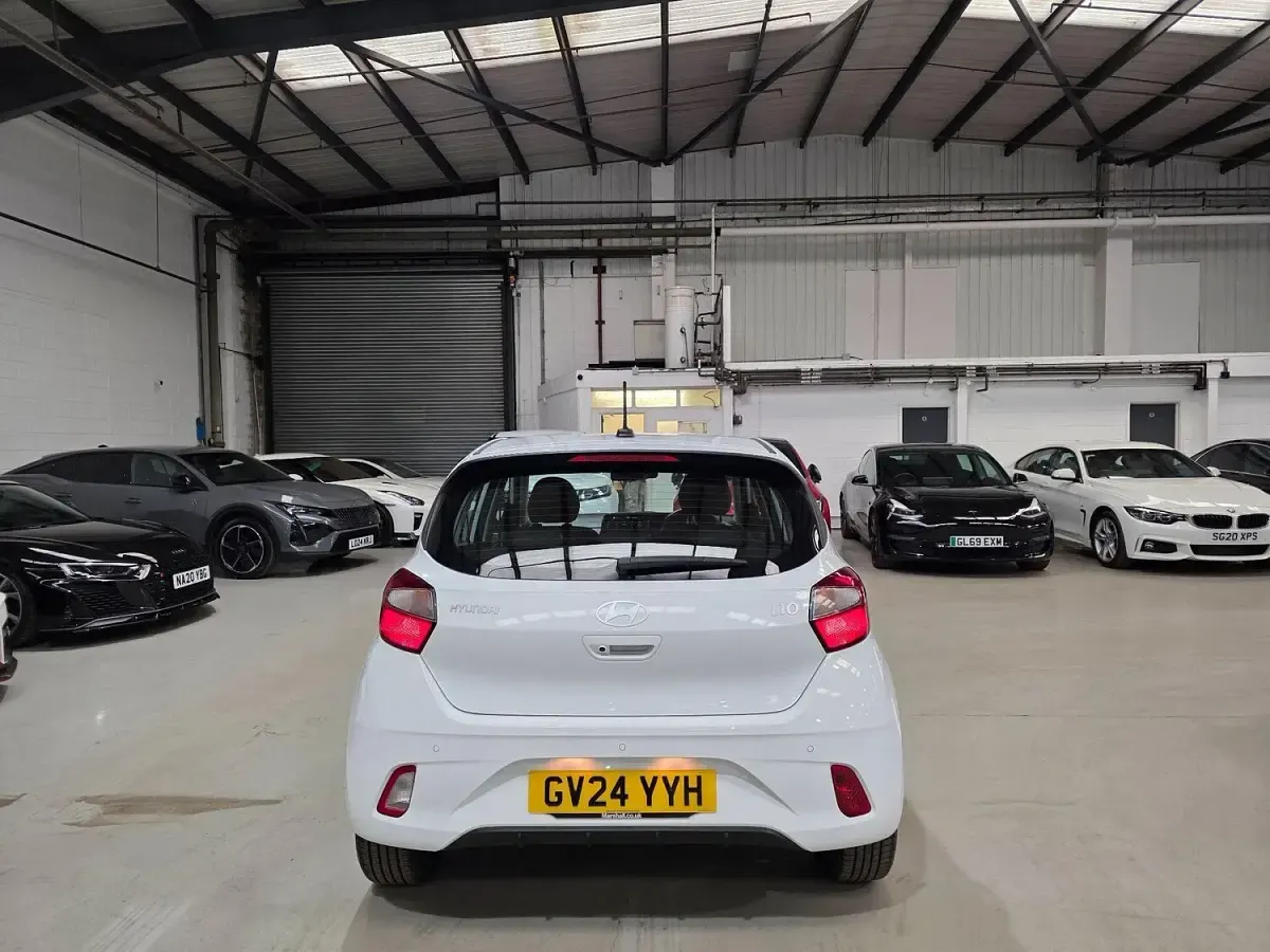 Used Hyundai i10 Advanced 2024 White Hatchback