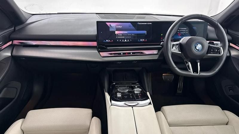 Used BMW 530e M Sport 295 HP (216 kW) 2025 Black Estate