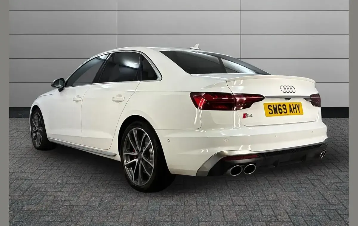 Used Audi A4 Design 341 HP (250 kW) 2019 White Sedan