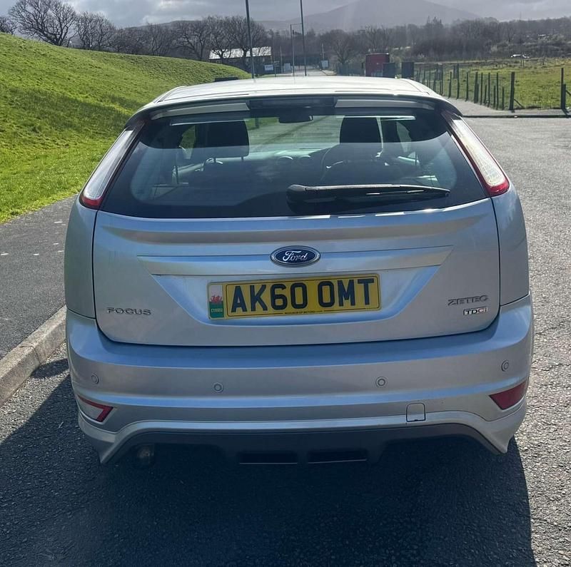 Used Ford Focus Zetec 110 HP (80 kW) 2010 Silver Hatchback