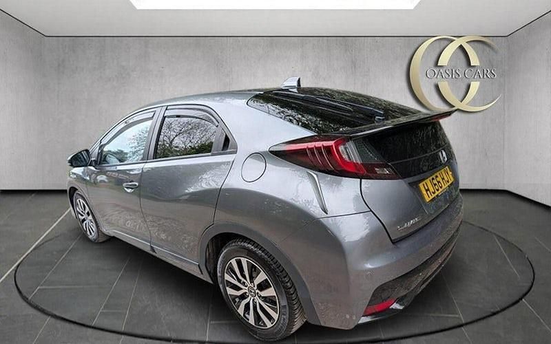 Begagnad Honda Civic SR 120 HK (88 kW) 2016 Silver Halvkombi
