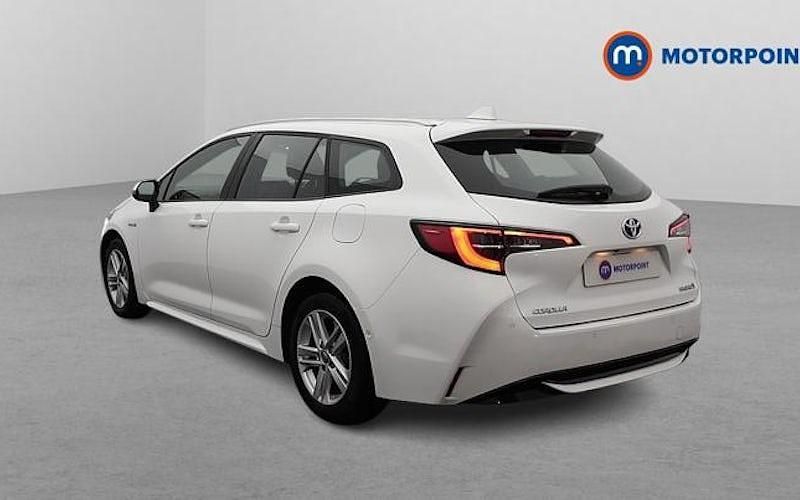 Used Toyota Corolla 184 HP (135 kW) 2021 White Estate
