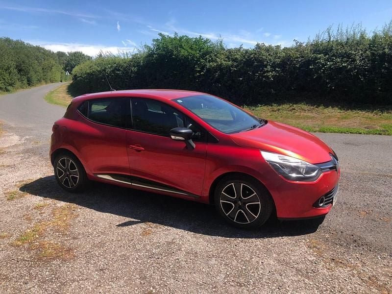 Red Used 2014 Renault Clio IV Dynamique Hatchback | £2,690 - Image 1/4