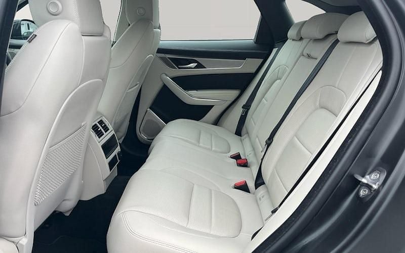 Second-hand Jaguar F-Pace R-Dynamic 404 CP (297 kW) 2022 Gri SUV