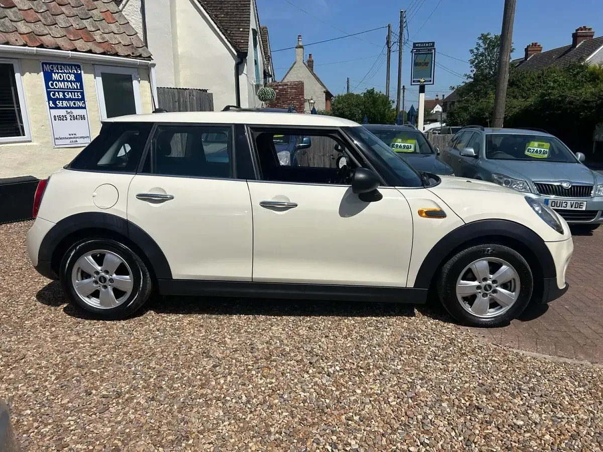 Used Mini ONE Hatch 102 HP (75 kW) 2015 White Hatchback