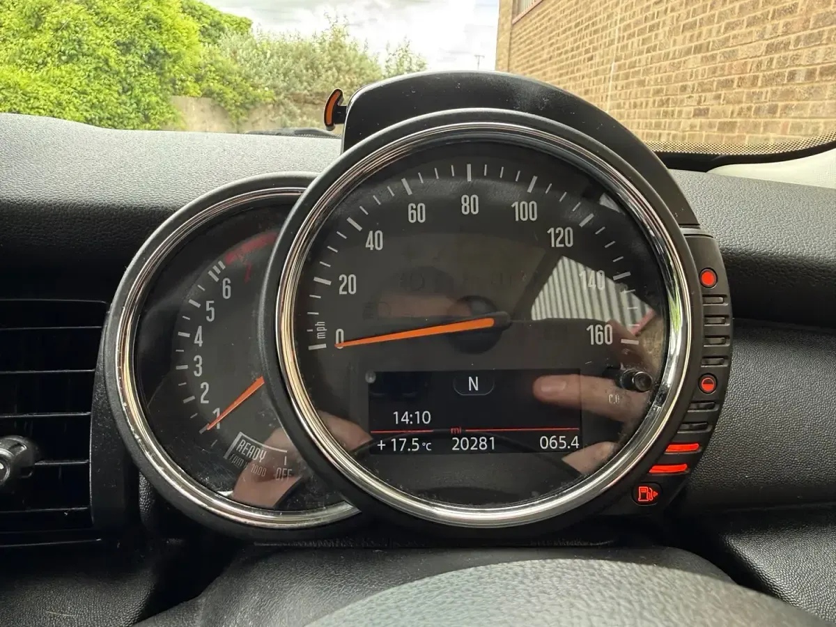 Used Mini ONE Hatch 102 HP (75 kW) 2015 White Hatchback