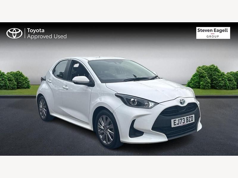 White Used 2023 Toyota Yaris Hybrid Hatchback | £17,000 (Good price) - Image 1/3