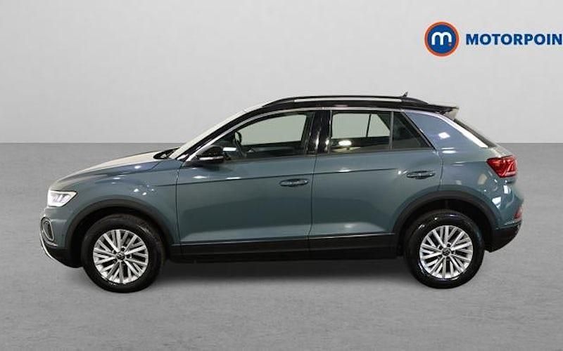 Usado VW T-Roc Life 110 HP (80 kW) 2023 Azul SUV