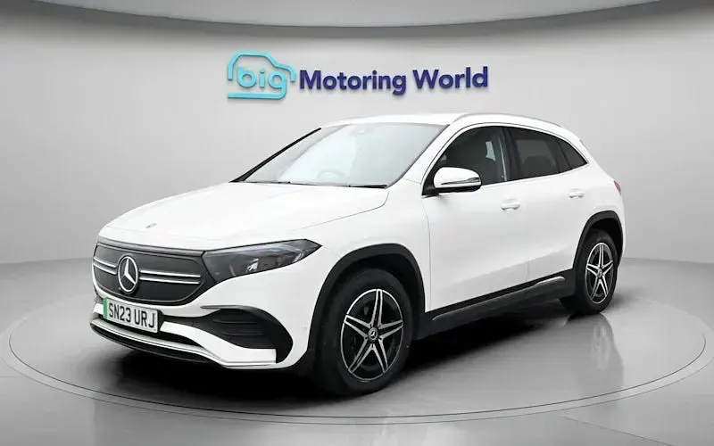 Begagnad Mercedes EQA250+ AMG line 139 kW (190 HK) 2023 Vit SUV