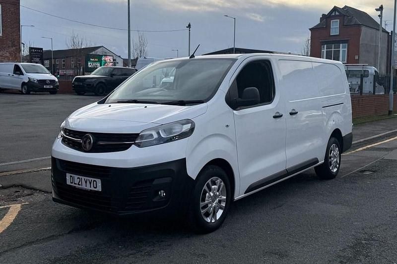Second-hand Vauxhall Vivaro 100 CP (73 kW) 2021 Alb Monovolum
