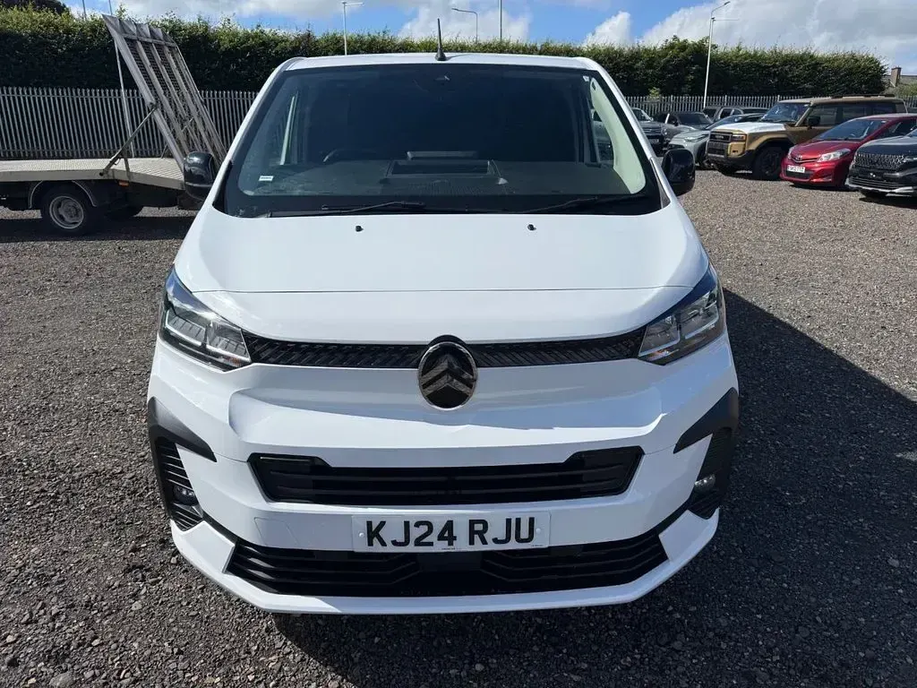 Used Citroën Dispatch 120 HP (88 kW) 2024 White MPV