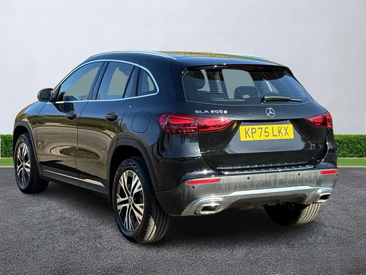 Used Mercedes GLA200 Executive 150 HP (110 kW) 2025 Black SUV