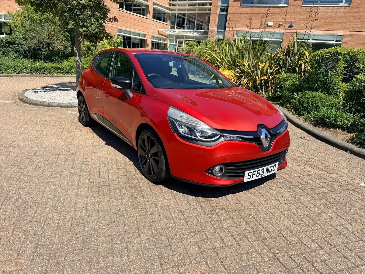 Used Renault Clio Dynamique 90 HP (66 kW) 2013 Red Hatchback