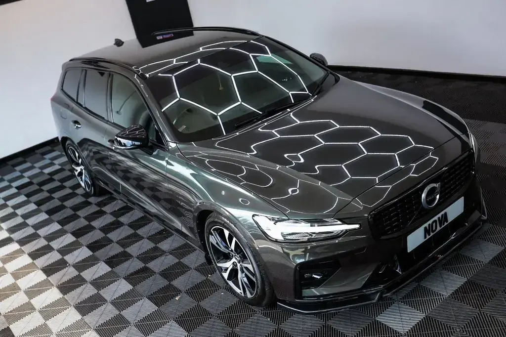 Used Volvo V60 R-Design 190 HP (139 kW) 2019 Grey Estate