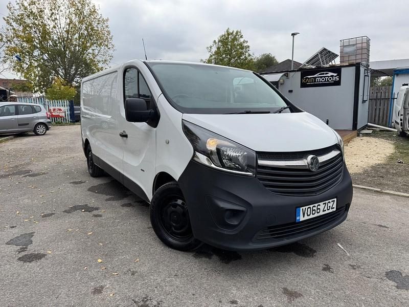 White Used 2016 Vauxhall Vivaro MPV | £6,495 (Good price) - Image 1/4