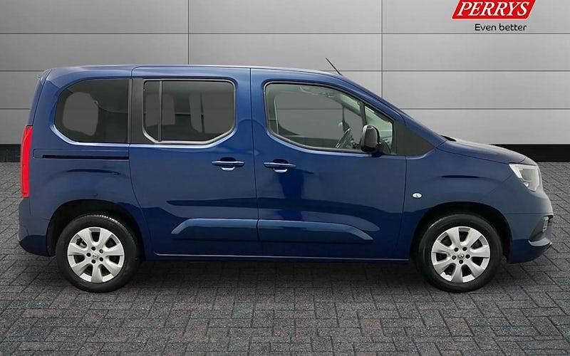 Used Vauxhall Combo 102 HP (75 kW) 2022 Estate