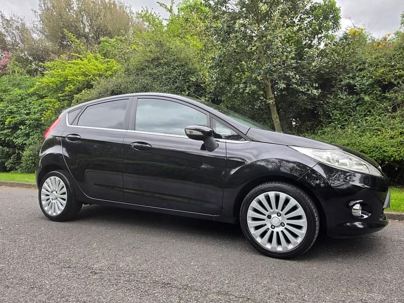 Begagnad Ford Fiesta Titanium 2009 Svart Halvkombi