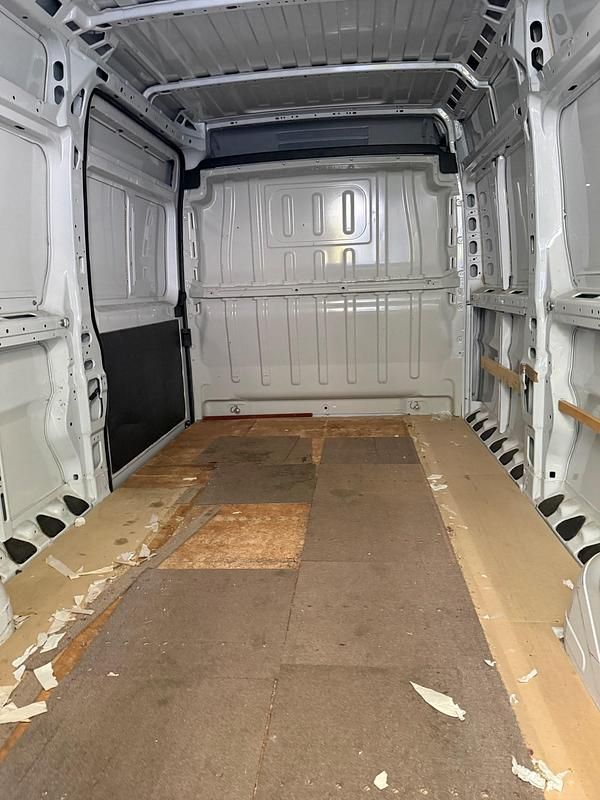 Used Citroën Relay 140 HP (102 kW) 2022 White Van