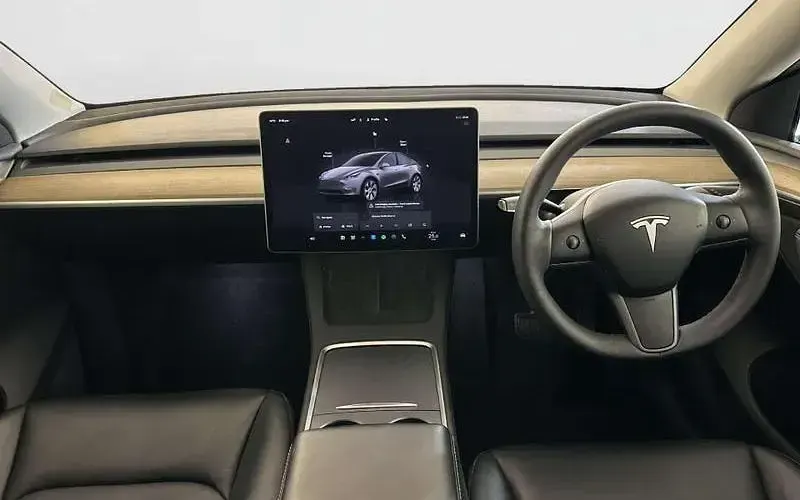 Usado Tesla Model Y Long Range AWD 286 kW (389 HP) 2025 SUV