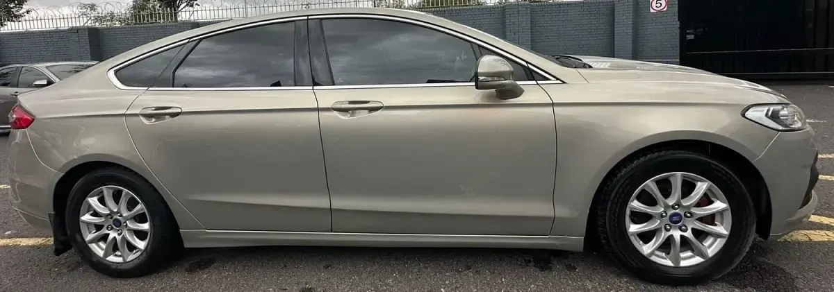 Usado Ford Mondeo Zetec 2015 Prateado Citadino