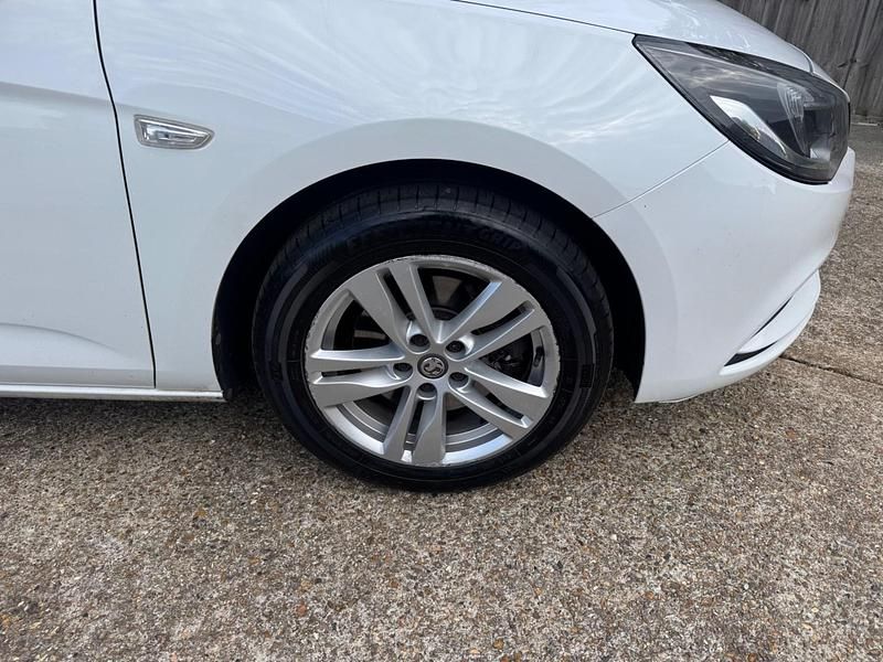 Usado Vauxhall Astra 2019 Blanco Familiar