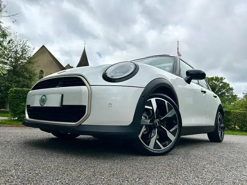 Used Mini Cooper Exclusive 2025 White Hatchback