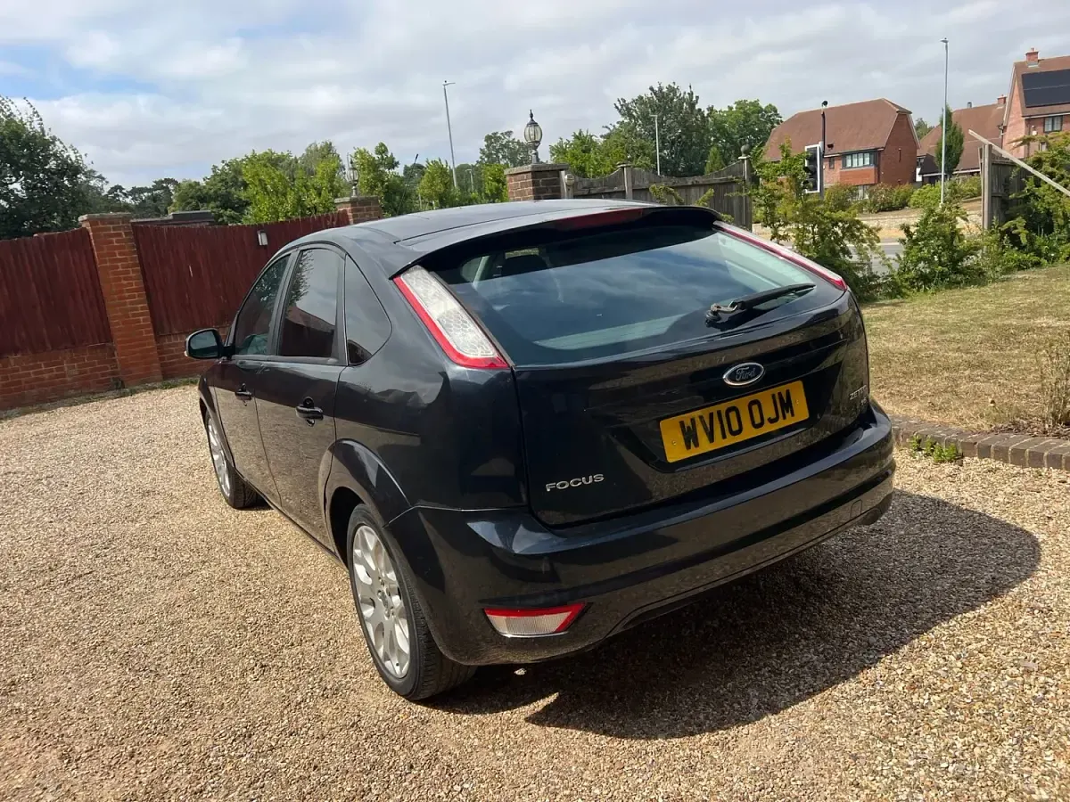 Used Ford Focus Zetec 98 HP (72 kW) 2010 Black Hatchback