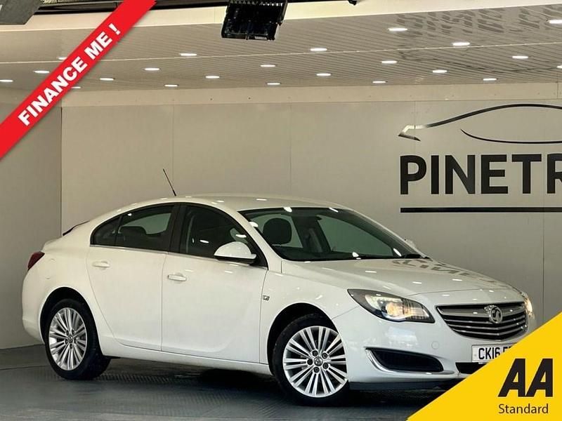 Used Vauxhall Insignia 170 HP (125 kW) 2016 White Hatchback