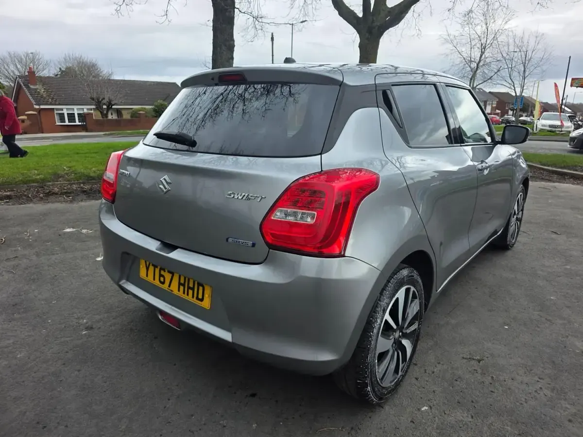 Używany Suzuki Swift SZ5 2017 Srebrny Hatchback
