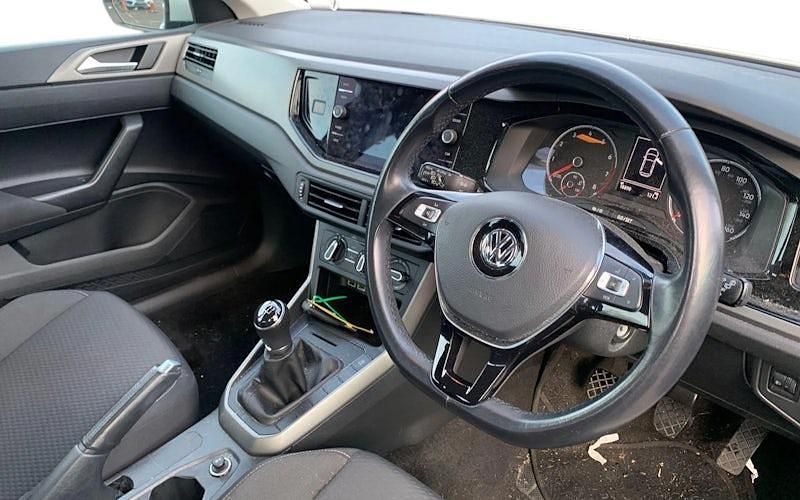 Used VW Polo SE 80 HP (58 kW) 2020 White Hatchback