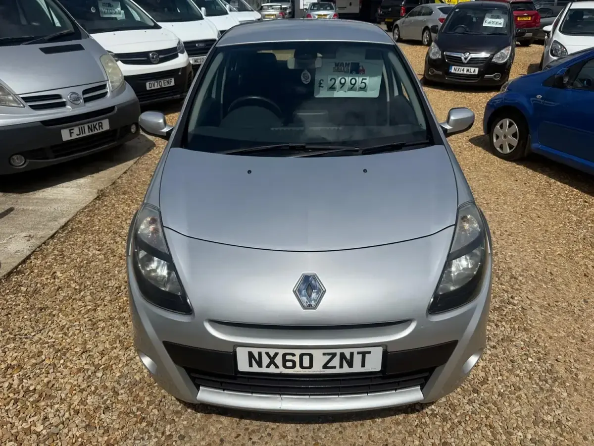 Used Renault Clio Dynamique 86 HP (63 kW) 2010 Silver Hatchback