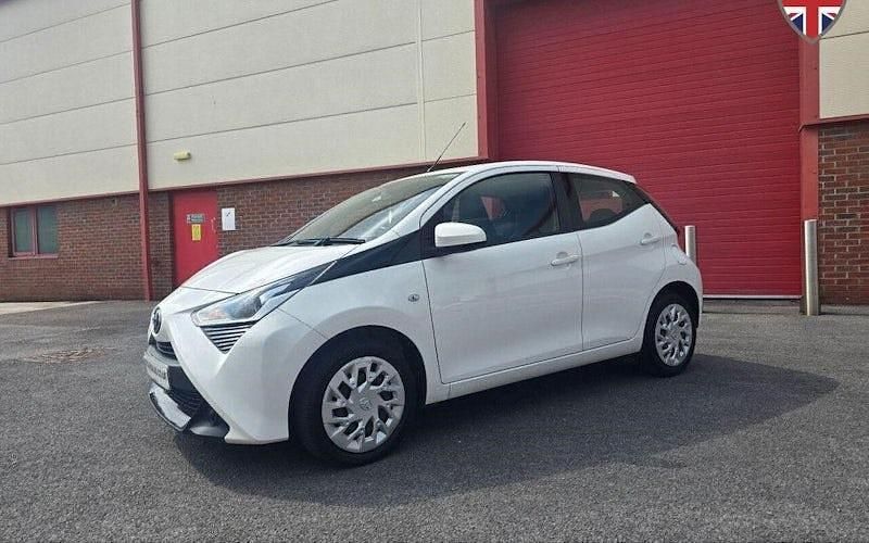 Used 2020 Toyota Aygo X-play Hatchback | £6,199 (Good price) - Image 1/4